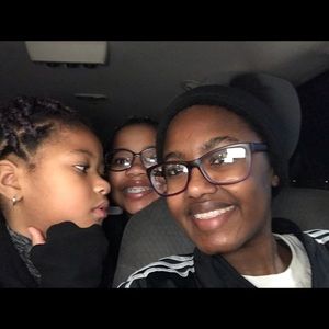 Meet your Posher, Jania